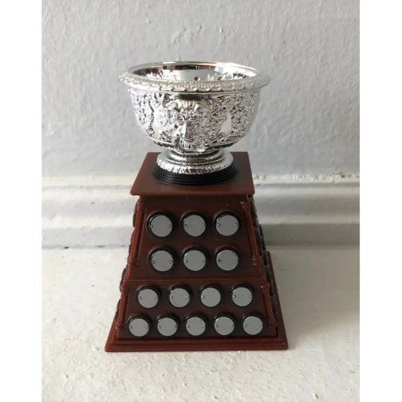 2003 McDonalds NHL mini trophies - Picture 1 of 5
